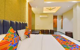 Fabhotel Udhna Inn, Near Udhna Junction